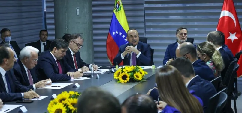 Dışişleri Bakanı Mevlüt Çavuşoğlu, Türk ve Venezuelalı iş insanlarıyla bir araya geldi