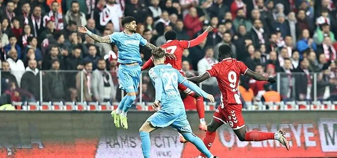 Karadeniz derbisinde Fırtına esmedi! Samsunspor Trabzonspor’u 2-1 mağlup etti