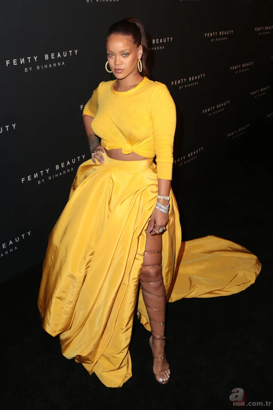 Rihanna'nın istekleri pes dedirtti! Dünya onu konuşuyor! 4