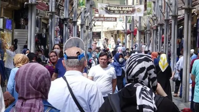 Bursa’da çarşı ve pazarlarda tehlikeli kalabalık! Adım atacak yer kalmadı - 1