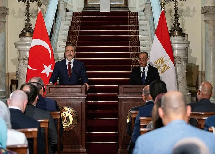 bakan-fidandan-misirda-dunyaya-filistin-mesaji-israilin-soykirim-davasina-turkiye-mudahil-oluyor-dosyalari-car-1722877411338.jpeg Dışişleri Bakanı Fidan, Mısırlı mevkidaşı Abdulati ile ortak basın toplantısında konuştu