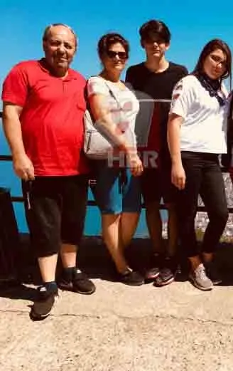 yasar-ucarin-esinden-ekrem-imamogluna-ahabercconmtrde-sert-tepki-yedi-yedi-doymadi-1743758052266.jpg Yaşar Uçar eşi ve çocukları (Foto: ahaber.com.tr)