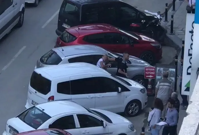 Maltepe'de sokak ortasında kadına akıl almaz şiddet! - 1