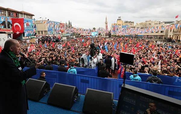 baskan-erdogandan-kiliste-onemli-aciklamalar-chpye-balya-balya-para-ayari-kule-yapmak-disinda-bir-icraatlari-y-1711040694230.jpg Başkan Erdoğan'dan Kilis'te önemli açıklamalar! CHP'ye balya balya para ayarı: Kule yapmak dışında bir icraatları yok - 8