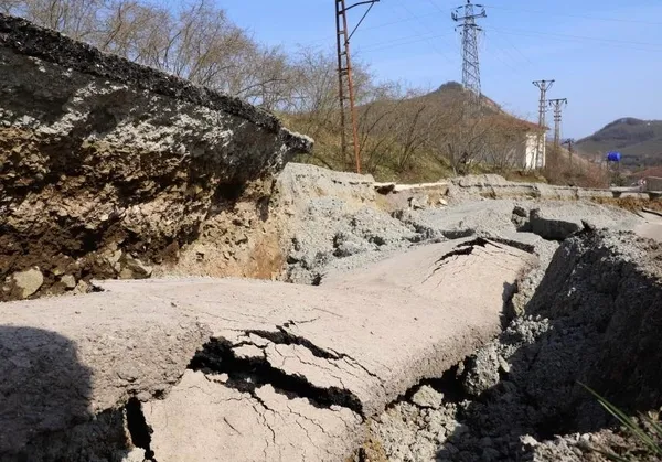 Ordu’da 19 ilçenin 256 noktasında toprak kayması meydana geldi