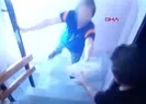 Siparişini teslim eden kargocu...