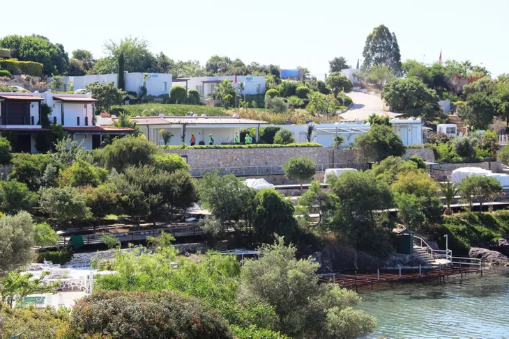 Yılmaz Özdil’in kaçak villasında yıkım başladı! İşte ilk kareler...
