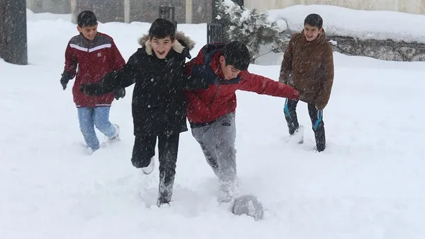 yarin-okullar-tatil-mi-son-dakika-28-kasim-sali-okullar-hangi-illerde-tatil-olacak-kar-tatili-meb-valilik-acik-1701098091925.jpg Yarın okullar tatil mi son dakika? 28 Kasım Salı okullar hangi illerde tatil olacak? Kar tatili MEB-Valilik açıklamaları... - 4