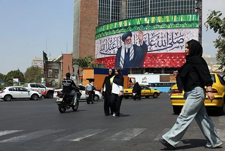 İran’ın Ruhani lideri Hamaney’in tahtı sallanıyor mu? İktidarda sessizlik kulislerde fırtına