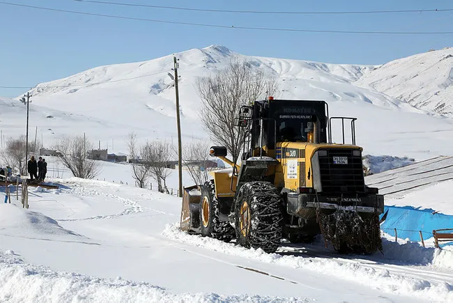 Van'da 487 yerleşim yerinin yolu ulaşıma açıldı - 1
