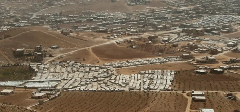 Lübnan'da 5 canlı bomba askerlere saldırdı