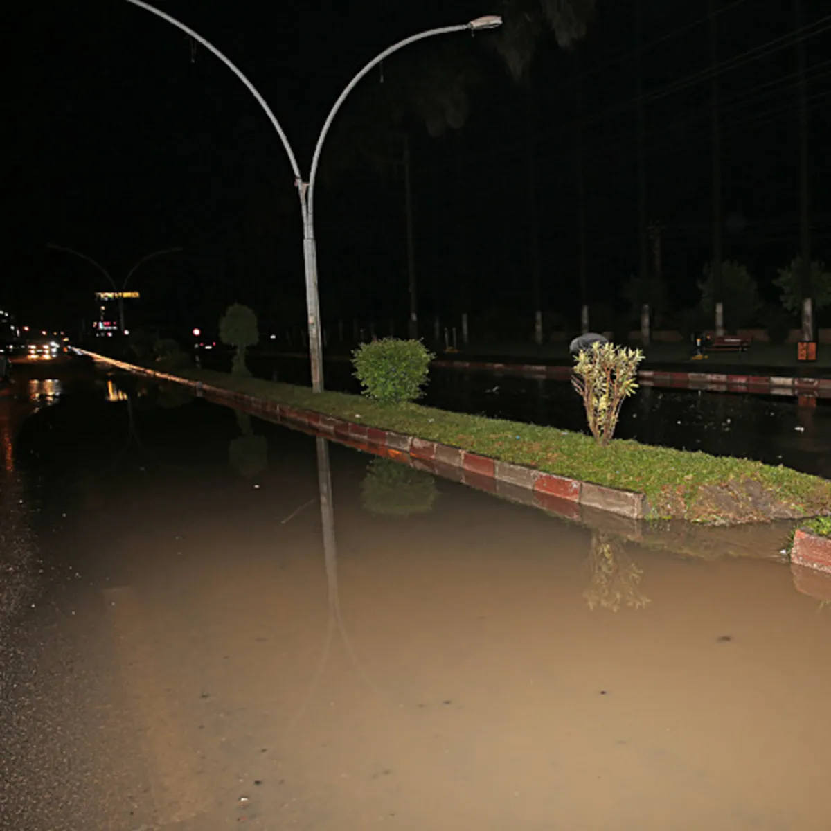 Hatay'da sel felaketi! Samandağ'da eğitime 1 gün süreyle ara verildi