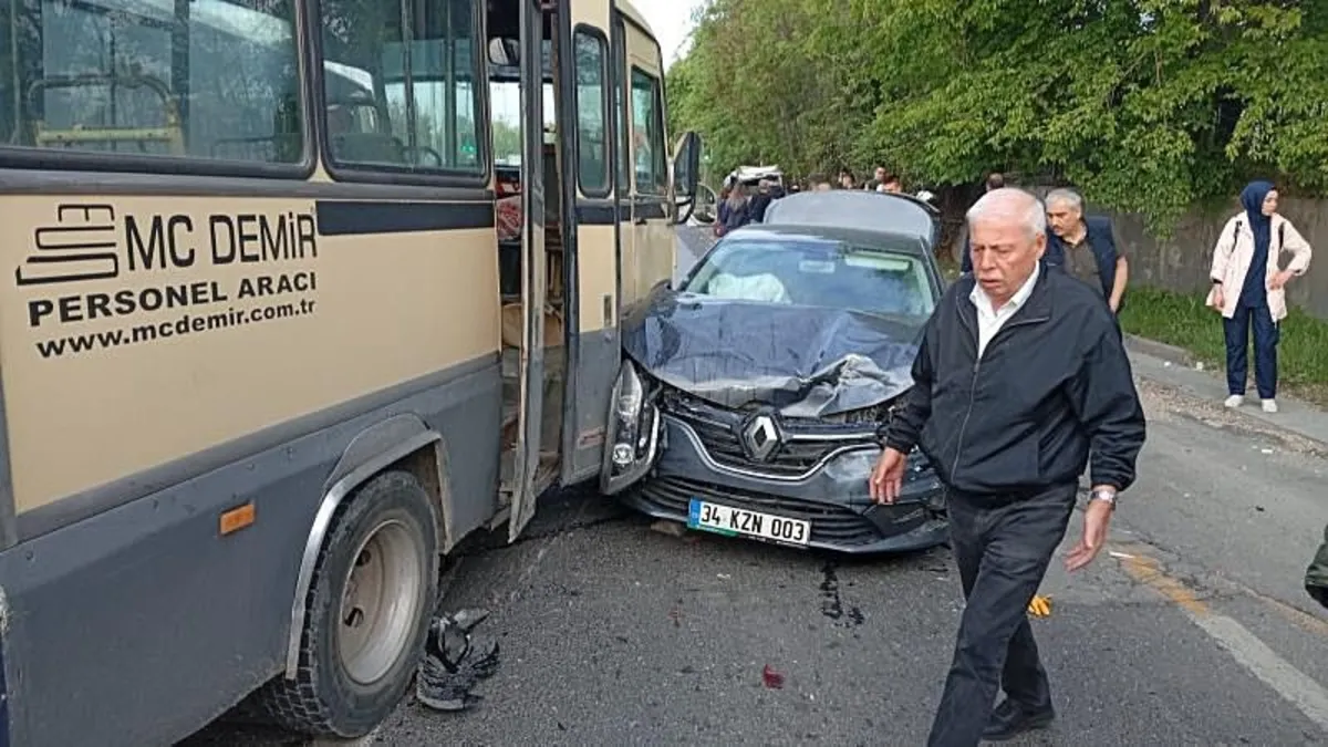 Kırmızı ışıkta duramadı 3 araç ve 1 minibüse çarptı: 14 yaralı