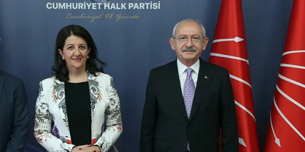 hdp-mitinginde-terorist-basina-ozgurluk-naralari-1659895874696.jpg HDP mitinginde terörist başına 'özgürlük' naraları - 1