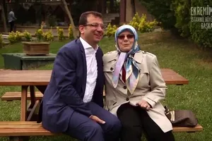 Ekrem İmamoğlundan benim annem de başörtülü reklamı!
