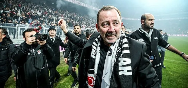 Beşiktaş Sergen Yalçın için imza töreni düzenledi