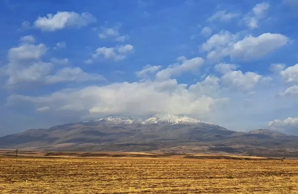 bitlise-kis-erken-geldi-suphan-dagi-beyaza-boyandi-1665901731048.jpg Bitlis’e kış erken geldi! Süphan Dağı beyaza boyandı - 1