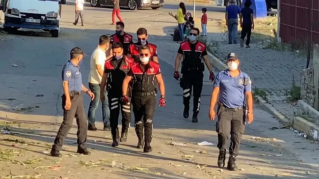 İstanbul’da sosyal mesafeyi hiçe sayarak göbek attılar - 1