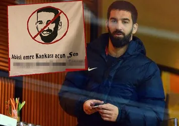 Arda Turan'a pankart şoku!