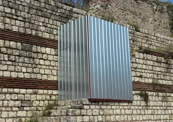 Edirnekapı surlarına demir bariyerli önlem: Polislerin bekleyişi devam ediyor