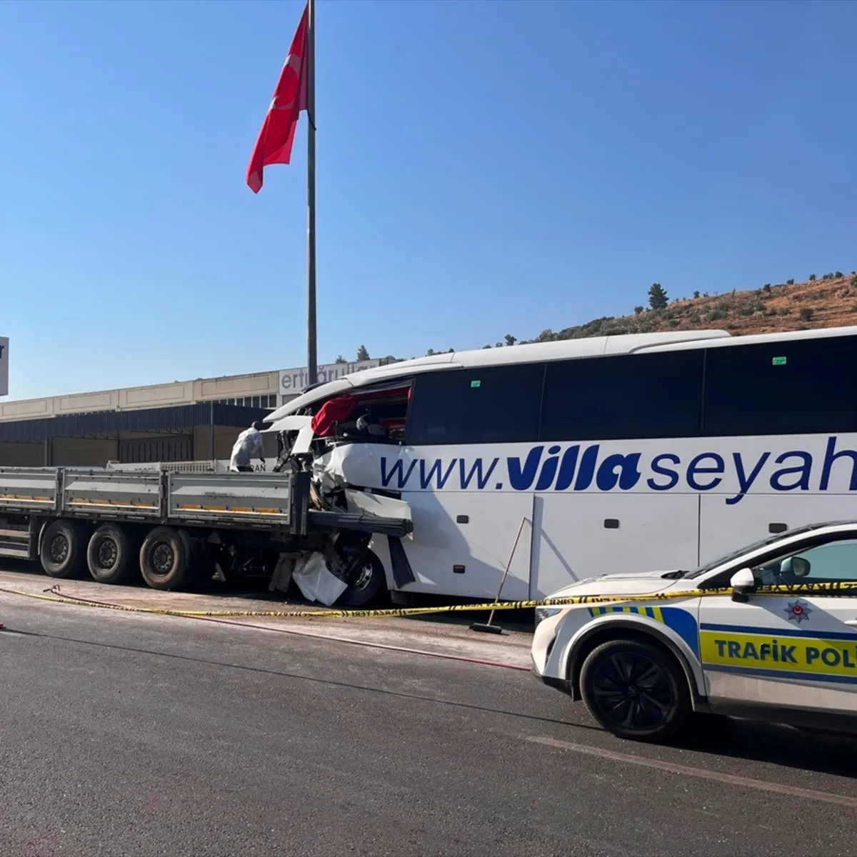 Muğla'da can pazarı! Yolcu otobüsü TIR'a çarptı: Ölü ve yaralılar var