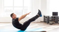 Mekikten daha etkili! Tek egzersizle karın, kalça ve dengeyi güçlendirin