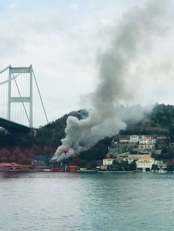 son-dakika-istanbul-bogazi-dumanla-kaplandi-beykozda-korkutan-yangin-1669724562716.jpg Son dakika: İstanbul Boğazı dumanla kaplandı! Beykoz'da korkutan yangın - 1