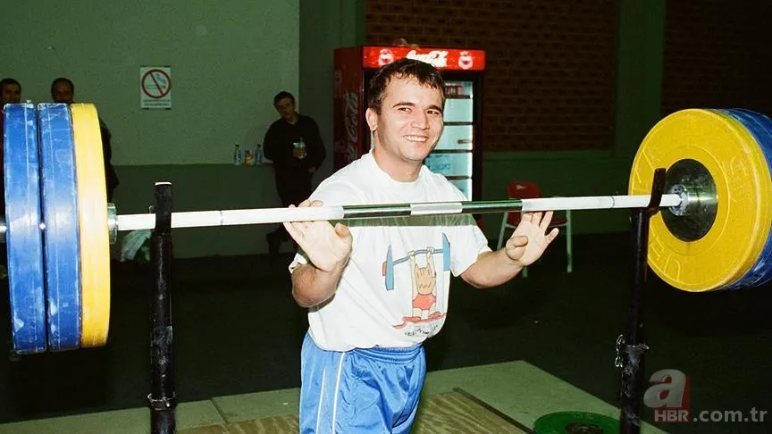 Naim Süleymanoğlu neden öldü? Cep Herkülü Naim Süleymanoğlu kaç kilo ağırlık kaldırdı? Rekoru nedir? Naim Süleymanoğlu kimdir? HAYATI VE BAŞARILARI 10