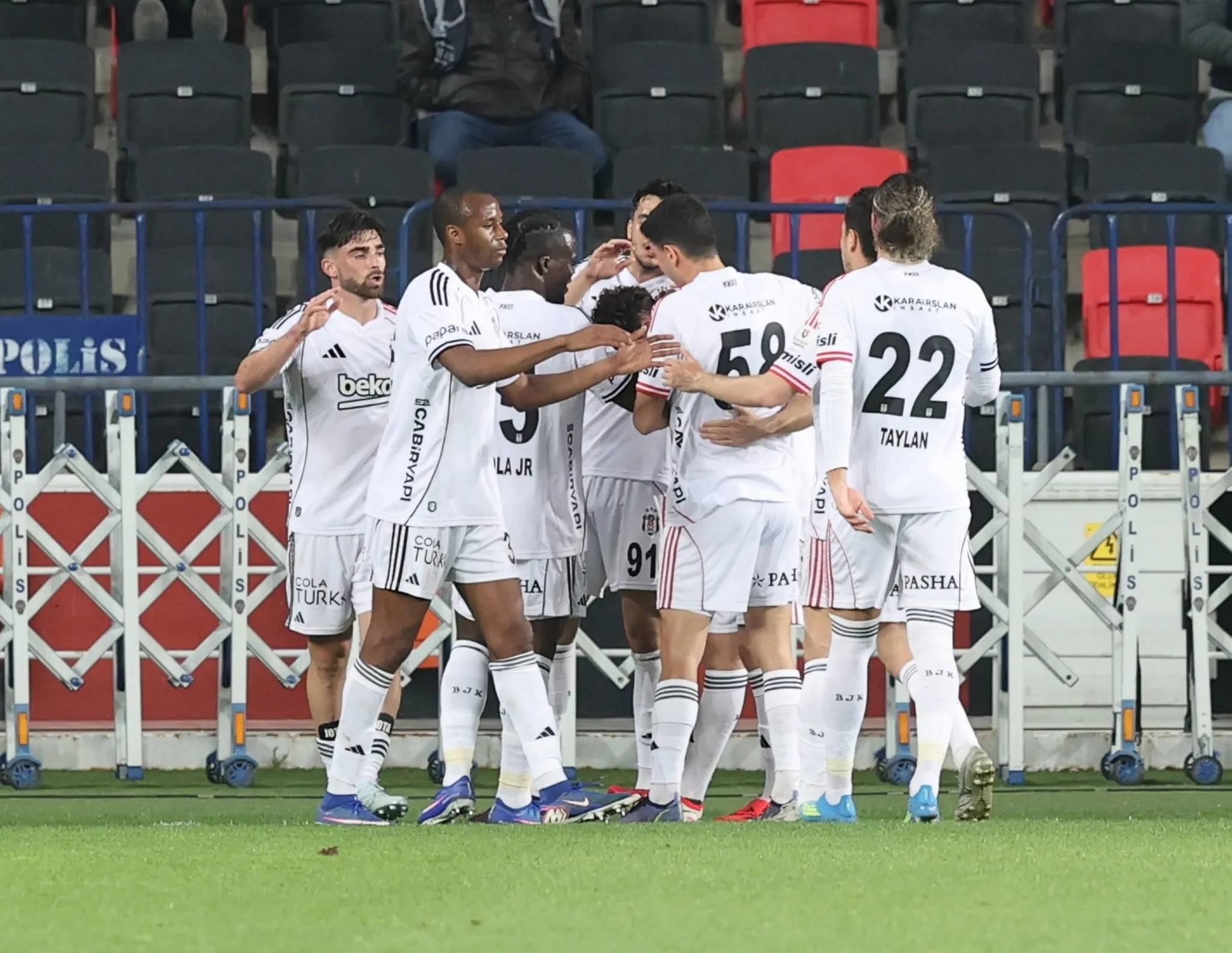 Kartal deplasmanda hata yapmadı! Beşiktaş Gaziantep engelini 2 golle geçti