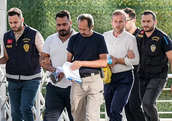İstanbul'daki metrobüs kazasında 8 gözaltı