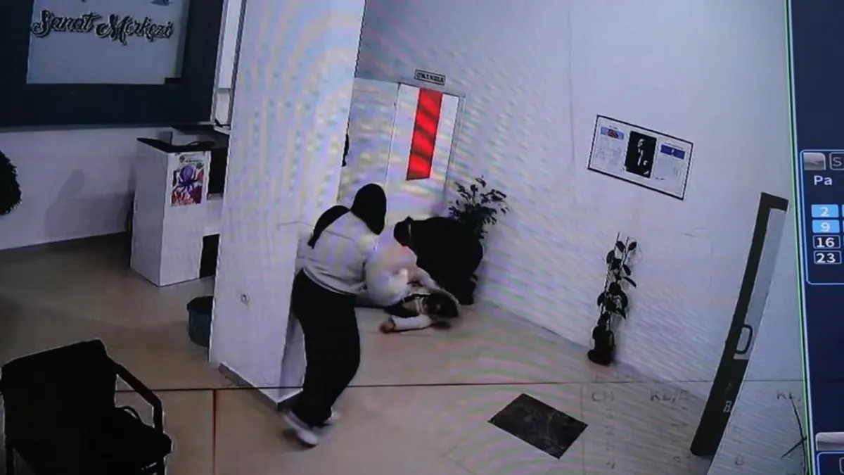 Eski eşini sokak ortasında katletti! Canını kurtarmak için iş yerine sığındı