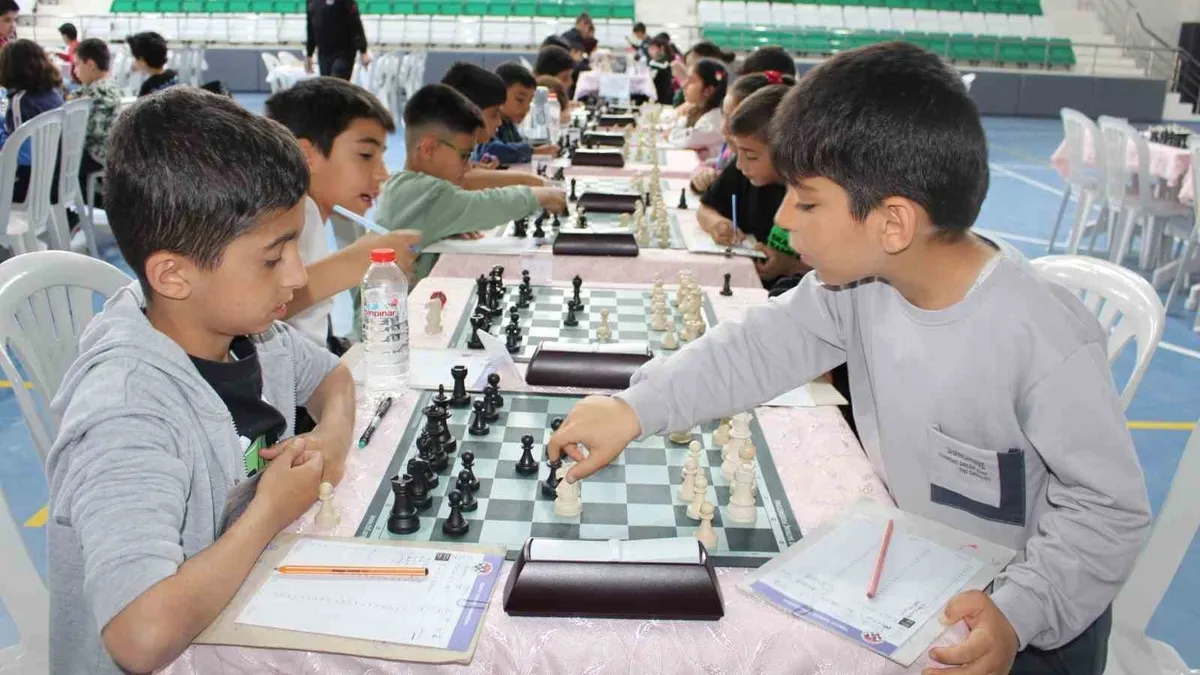 Elazığ'da satranç turnuvası büyük ilgi gördü