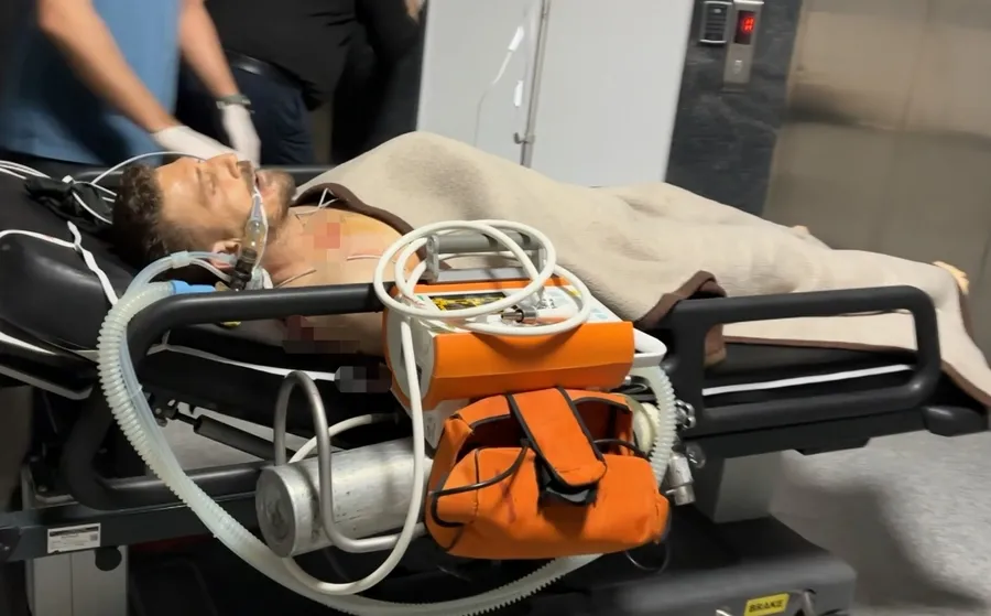 aksarayda-skandal-olay-ogul-bicakladi-anne-hastanede-polise-saldirdi-1774823031237.jpg Aksaray’da skandal olay! Oğul bıçakladı anne hastanede polise saldırdı - 2