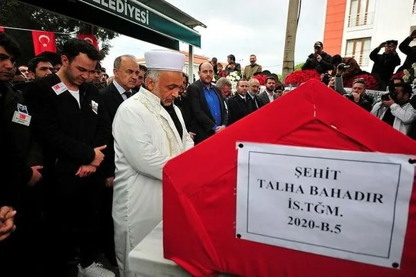 baskan-recep-tayyip-erdogandan-sehit-talha-bahadirin-babasina-taziye-telefonu-1651939692431.jpg Başkan Recep Tayyip Erdoğan'dan şehit Talha Bahadır'ın babasına taziye telefonu - 1
