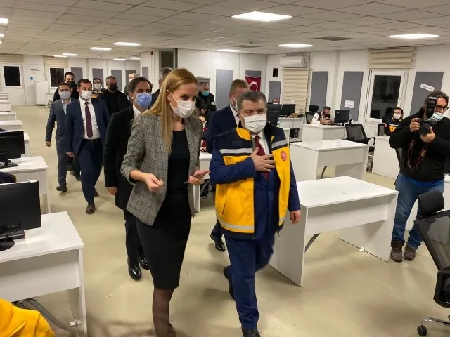 Son dakika: Yeni yıla sağlık çalışanlarıyla birlikte giren Bakan Koca'dan canlı yayında dikkat çeken "Omicron" mesajı - 6