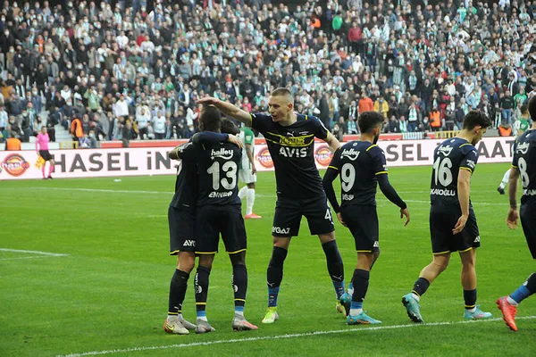 giresunspor-1-fenerbahce-2-mac-sonucu-kanarya-galibiyeti-hatirladi-1644679558468.jpg Giresunspor: 1 - Fenerbahçe: 2 MAÇ SONUCU | Kanarya galibiyeti hatırladı - 5