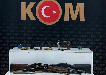 Kars’ta polis çok sayıda silah ele geçirdi