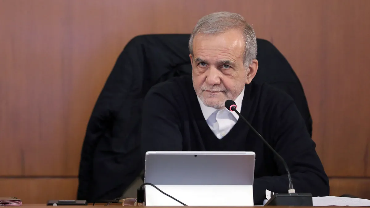 İran devlet televizyonu, Cumhurbaşkanı Pezeşkiyan'ın açılış programını yayınını kesti