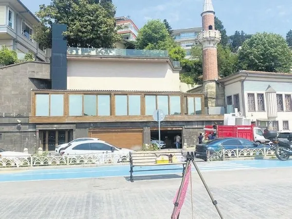 kemal-gulman-ve-feryal-gulmanin-olayli-yalisina-vip-onlem-sucustu-yakalandilar-1652950878374.jpeg Kemal Gülman ve Feryal Gülman'ın olaylı yalısına VIP önlem! Suçüstü yakalandılar - 2