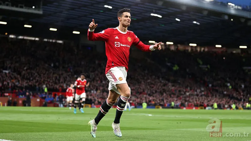 Manchester United Ronaldo'yu sildi! Fotoğraflarını söktüler 9