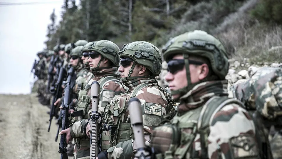 60 bin komando Suriye sınırında | Video