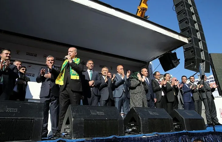 Başkan Erdoğan ve İbrahim Tatlıses Şanlıurfa’da miting sahnesine beraber çıktı