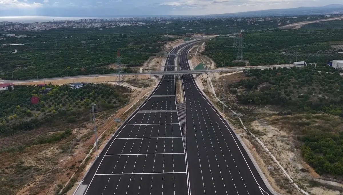 1792213772266.png Çeşmeli-Kızkalesi Otoyolu trafiğe açılıyor: 2,5 saatlik yol 18 dakikaya iniyor - 3