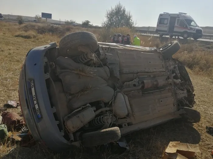 Kırıkkale’de otomobil şarampole yuvarlandı: 2 yaralı - 1
