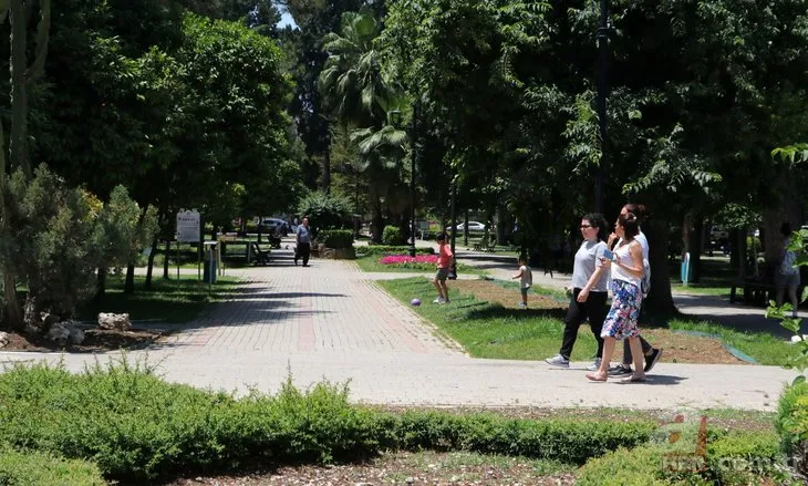 Adana’da kavurucu sıcaklar günlük yaşamı zorlaştırdı! Termometreler 43 dereceyi gösterdi