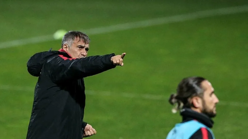 Şenol Güneş'ten sürpriz Arnavutluk 11'i