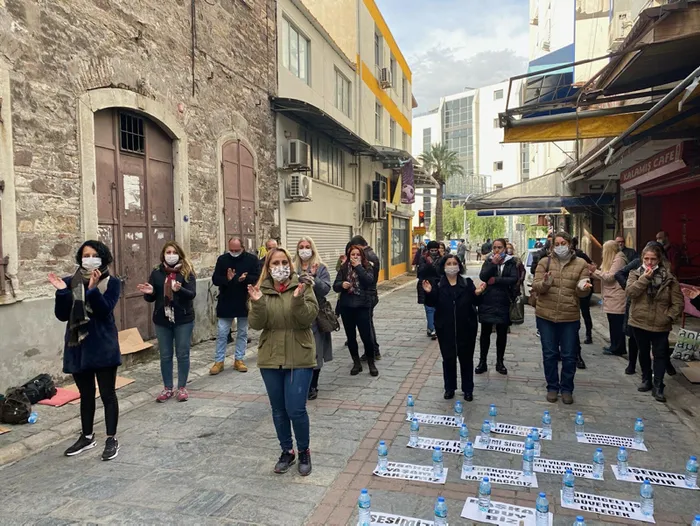 Eğitimcilerden İzmir Büyükşehir Belediye Başkanı Tunç Soyer’e karşı ’daimi iş’ eylemi