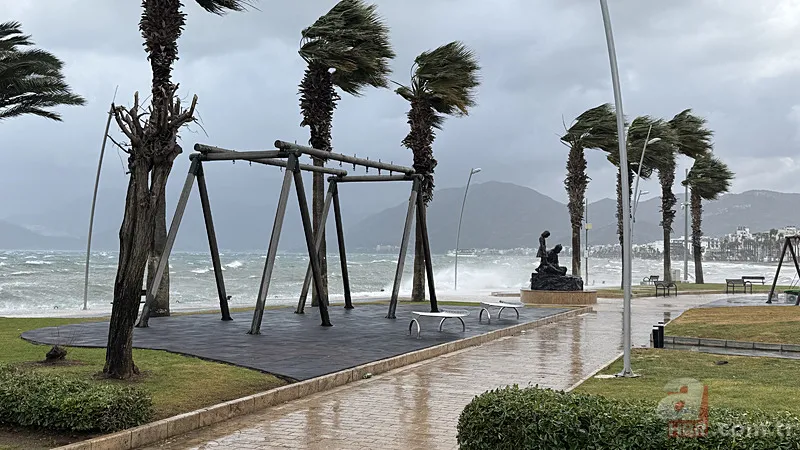 Türkiye'ye yeni sistem giriş yaptı: 17 il alarmda! Yağış, kar ve fırtına uyarısı 12