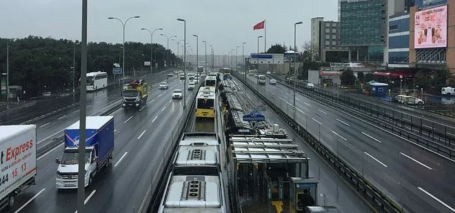 Bahçelievler’de metrobüs kazası: 3 yaralı