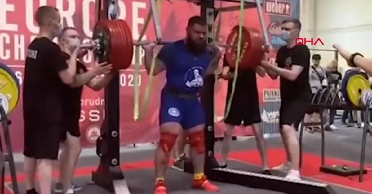 Kan donduran görüntüler! Halterci 400 kilo kaldırmaya çalışırken canlı yayında dizlerini kırdı